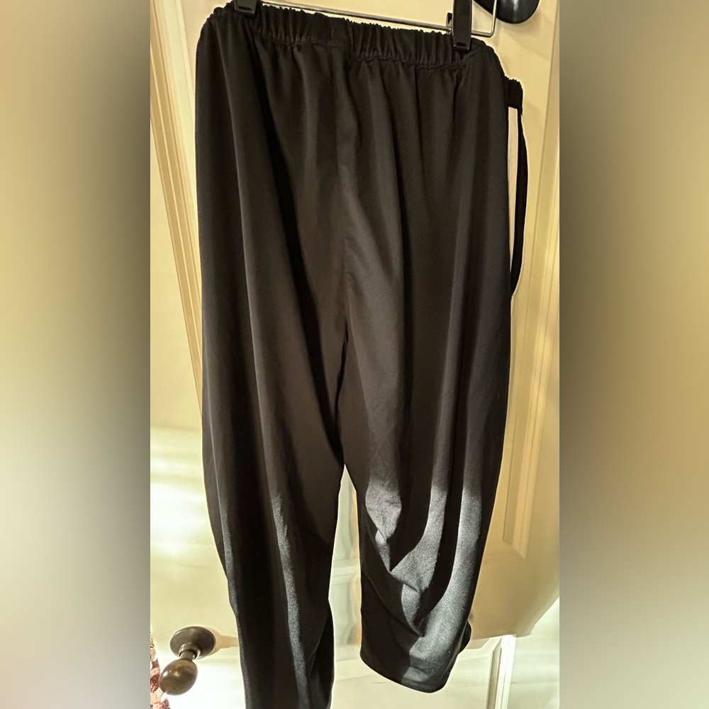Women's Adidas Capri Pant Black/White w/Pockets - Picture 6 of 11
